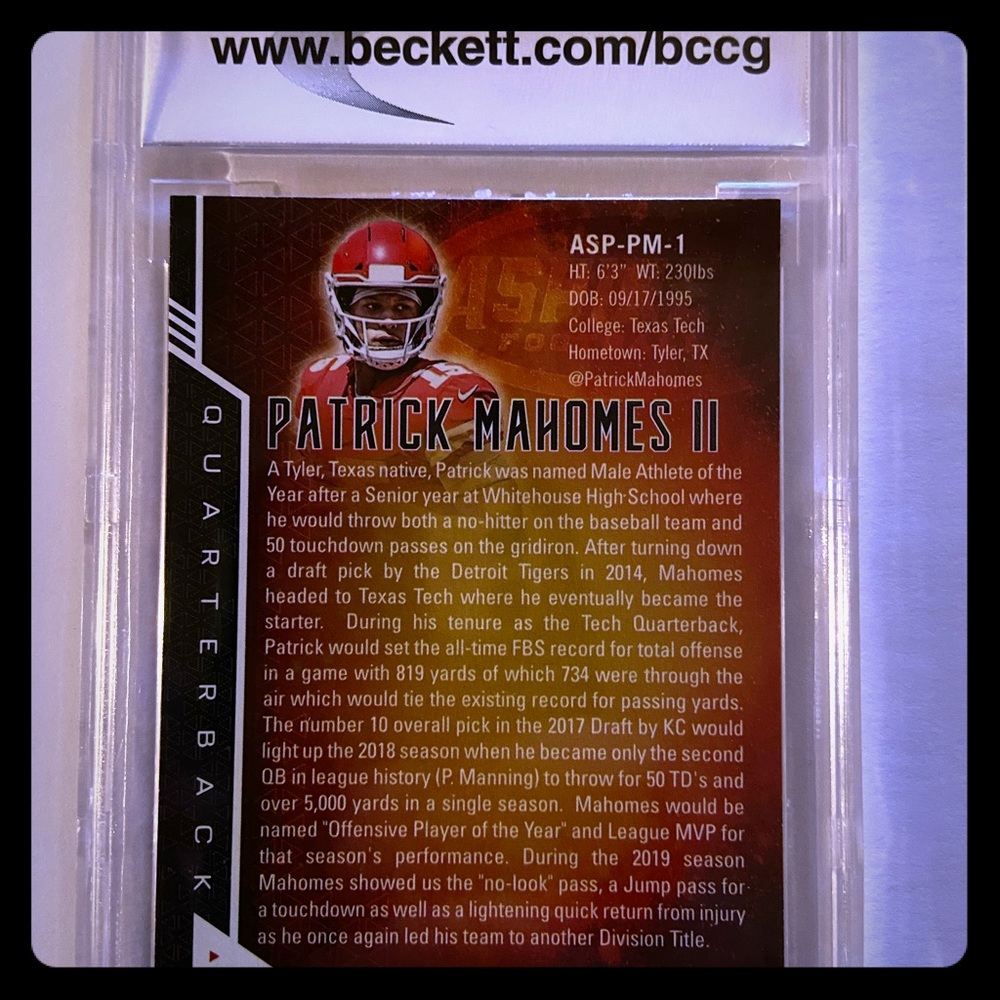 Mahomes mint 10 - Picture 2 of 2